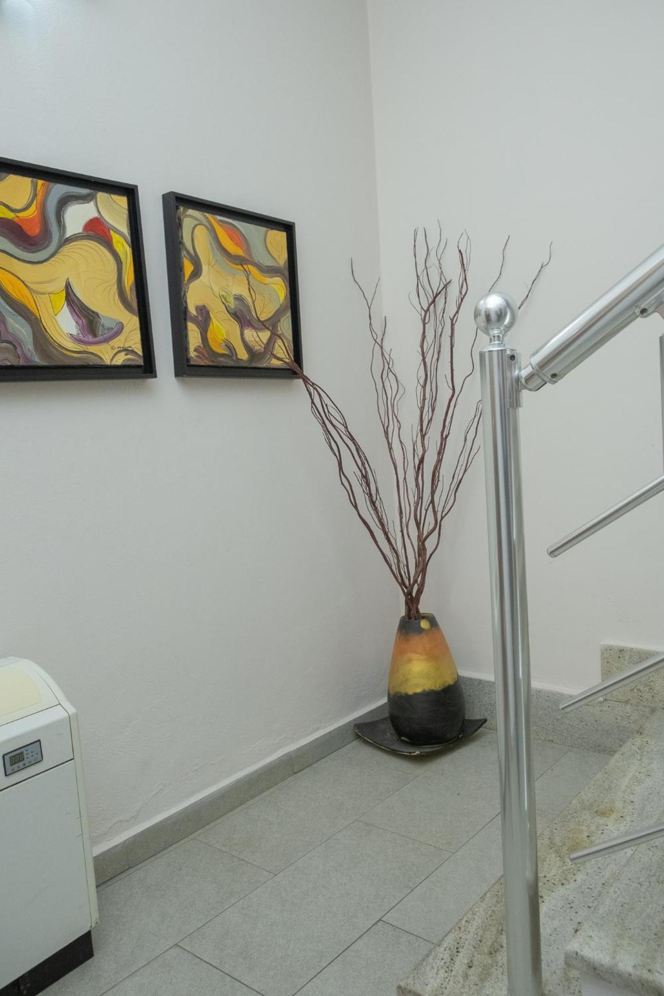 Albjona Guesthouse Tirana Exterior photo